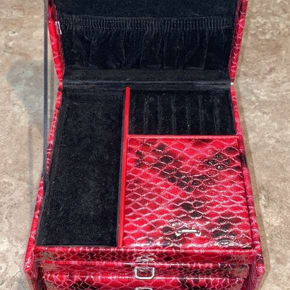 Tuscan Designs Faux Alligator Skin pink and black jewelry or makeup case - Picture 4 of 13
